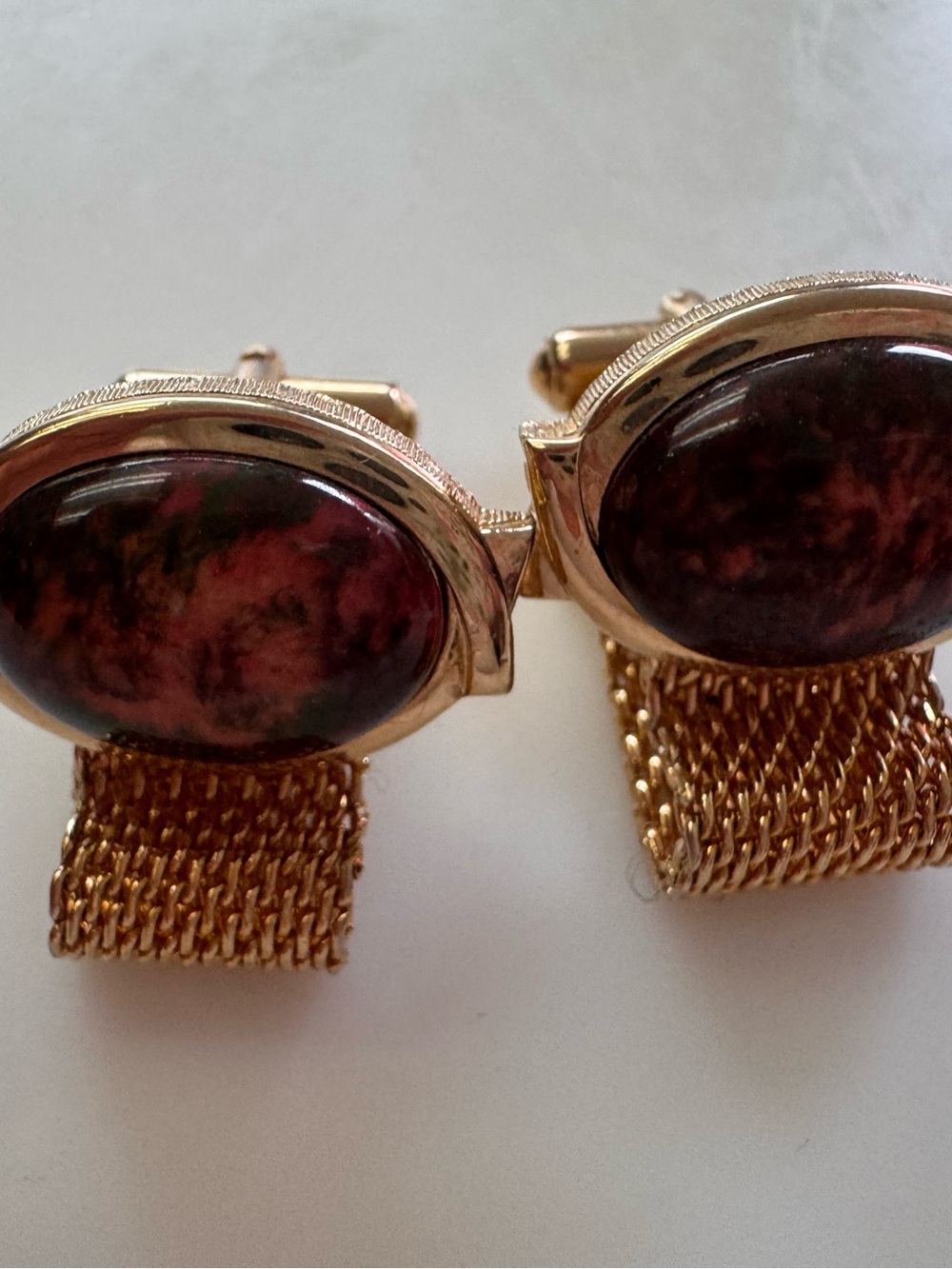Vintage Gold -tone Men’s Cufflinks with Marbled Dark Red Stone